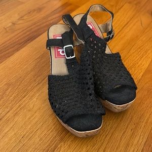 Size WM 7 pop Black Wedges